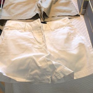 Boden  flat front. Chino shorts